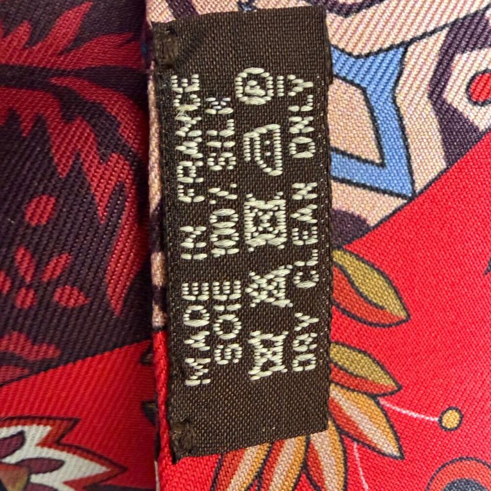 Hermès Fleurs et Papillons de Tissus Printed Twill Scarf in Multicolor Silk - Picture 2 of 5